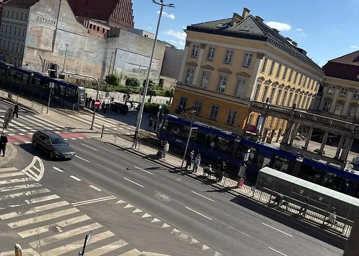 Excellent Location 民宿